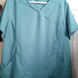 Cherokee Infinity scrub top v neck
